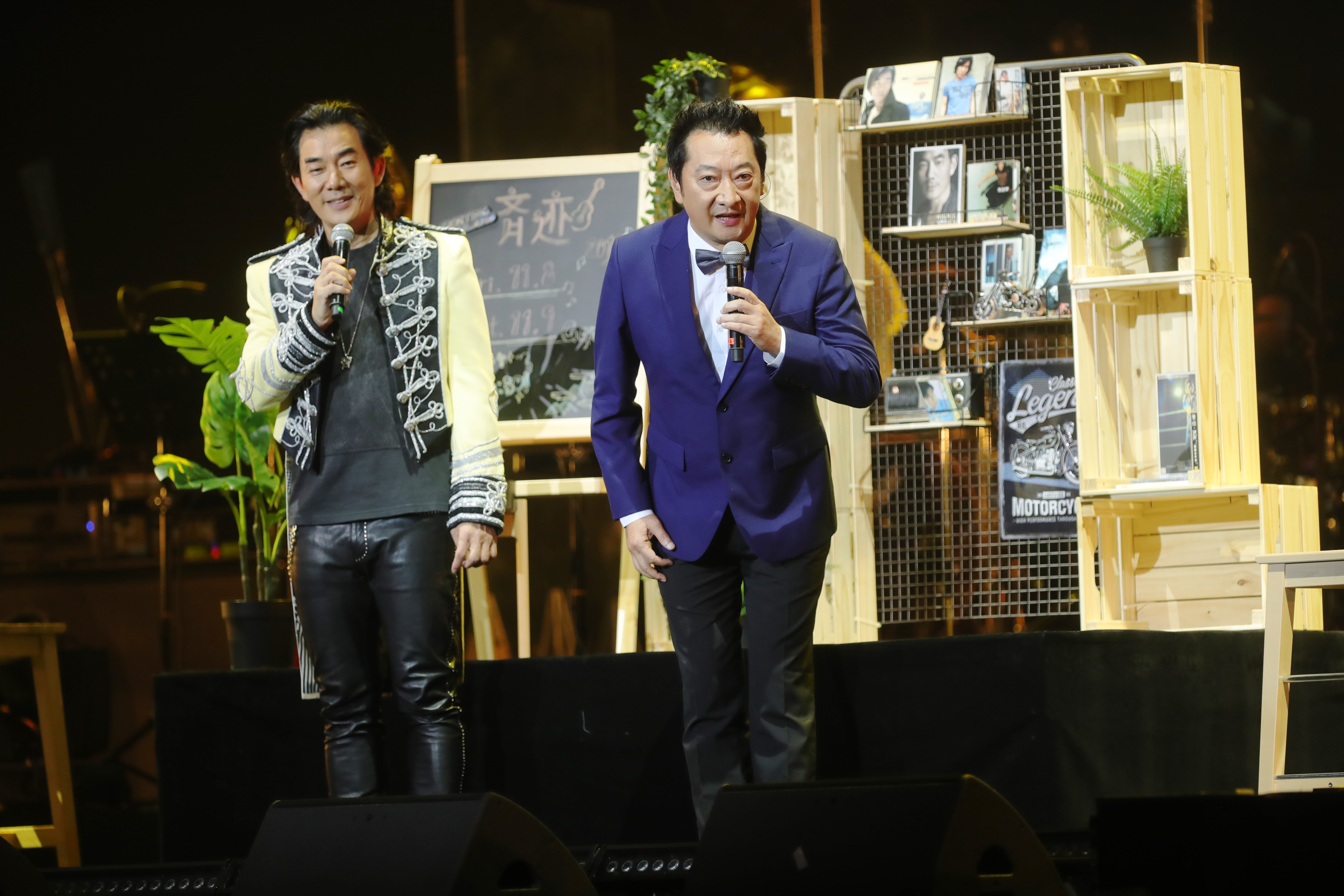 任贤齐和台湾综艺艺人九孔在台上大放笑弹。-RWGenting提供-