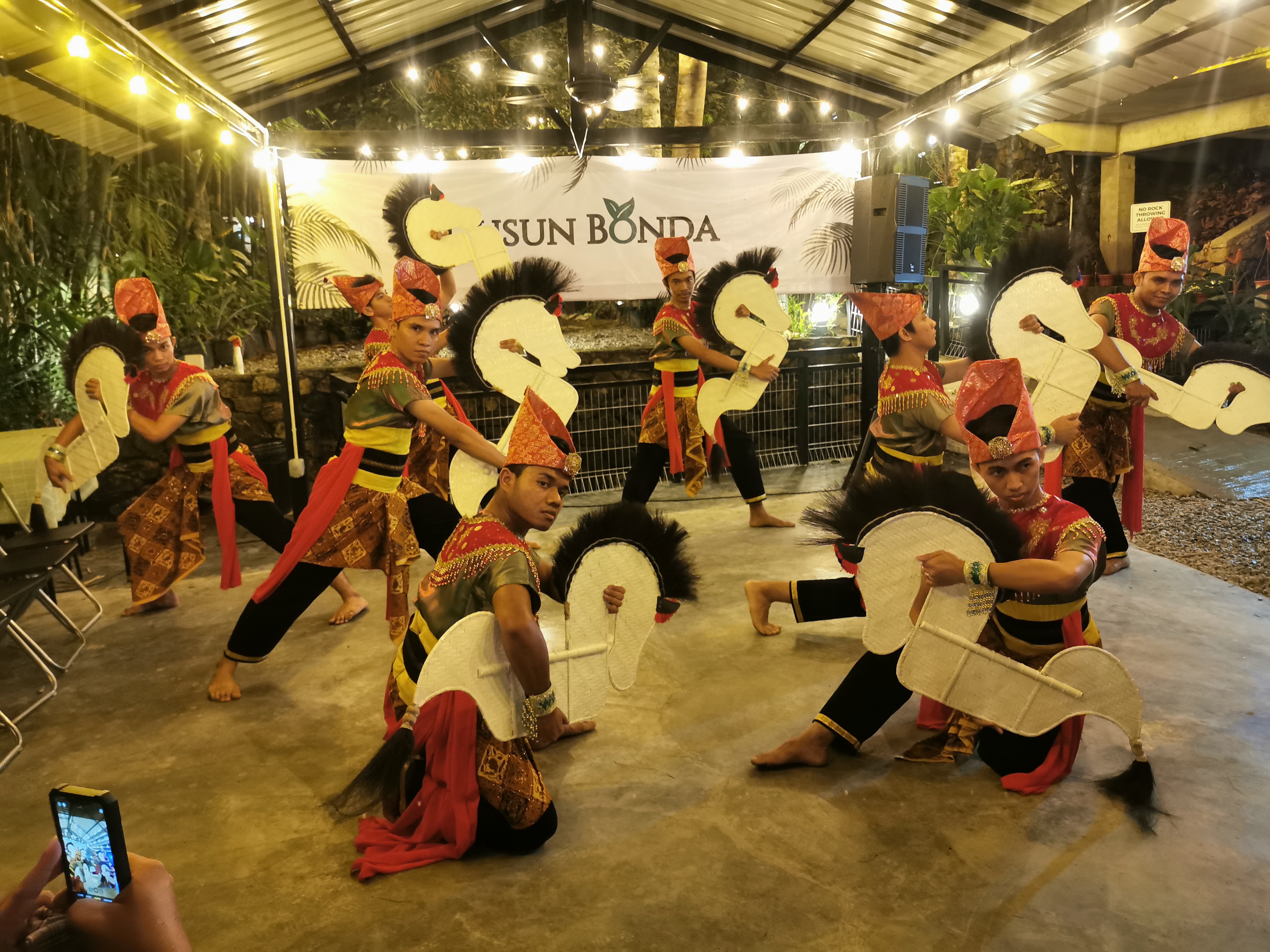 在众多马来传统舞蹈中，骑马舞应该是大马民众最为熟悉的。-杨琇媖摄-