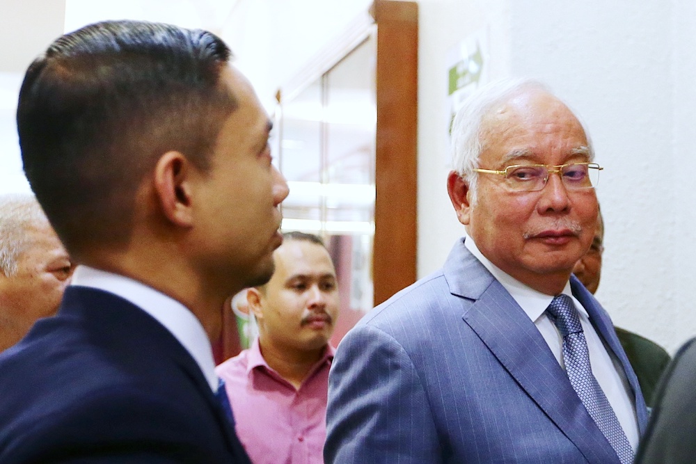 Datuk Seri Najib Razak arrives at the Kuala Lumpur High Court November 5, 2019. u00e2u20acu201d Picture by Ahmad Zamzahuri