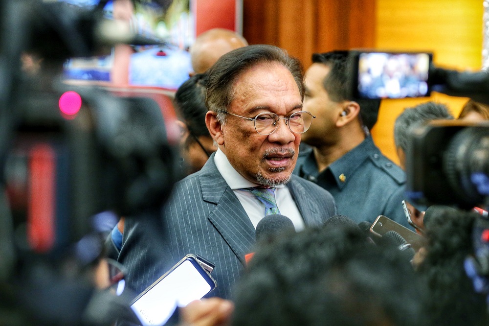 Datuk Seri Anwar Ibrahim speaks to reporters at the Parliament Lobby in Kuala Lumpur November 6, 2019. u00e2u20acu201d Picture by Ahmad Zamzahuri 