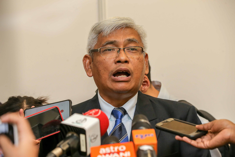 Perak state executive councillor Abdul Aziz Bari speaks to press at the sidelines of the Perak International Expo 2019 at Stadium Indera Mulia in Ipoh November 14, 2019. u00e2u20acu201d Picture by Farhan Najib