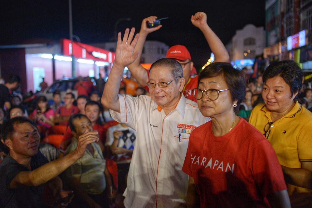 DAP veteran leader Lim Kit Siang campaigning at the Pontian industrial park November 15, 2019. u00e2u20acu201d Picture by Shafwan Zaidon