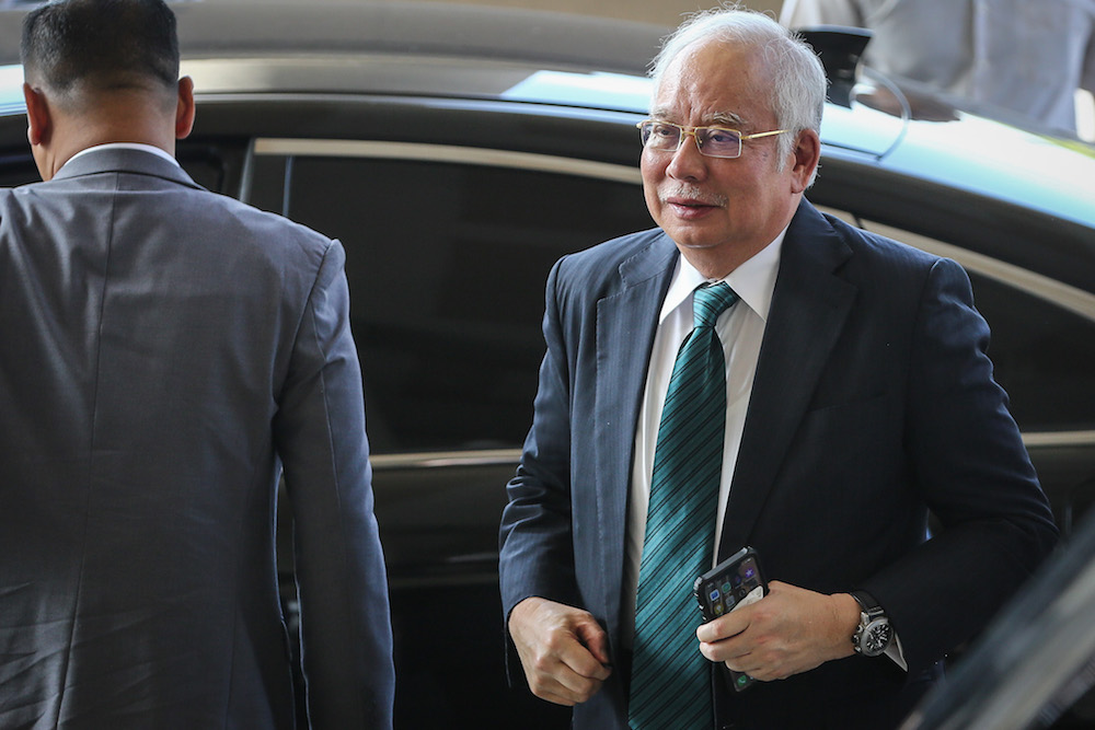 Datuk Seri Najib Razak arrives at the Kuala Lumpur High Court November 20, 2019. u00e2u20acu201d Picture by Yusof Mat Isa