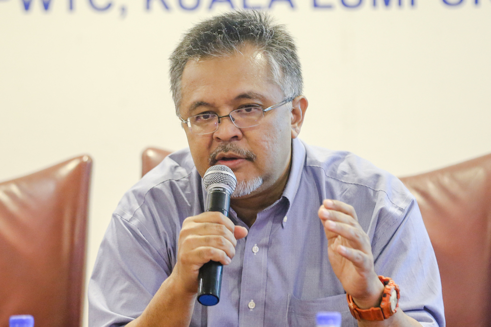 Merdeka Center programme director Ibrahim Suffian speaks during a panel discussion at a Cent-GPS forum on the Tanjung Piai by-election in Kuala Lumpur November 22, 2019. u00e2u20acu201d Picture by Firdaus Latif
