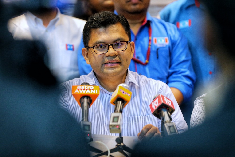PKR Youth Chief Akmal Nasir speaks to reporters during a press conference at the party headquarters in Petaling Jaya November 24, 2019. u00e2u20acu201d Picture by Ahmad Zamzahuri