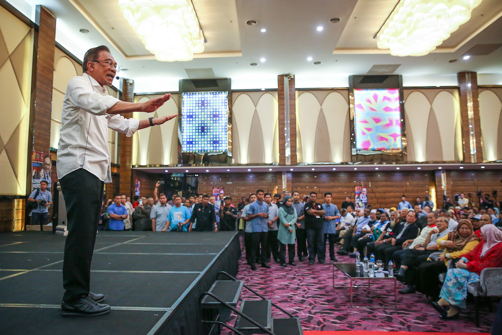PKR president Datuk Seri Anwar Ibrahim addresses the 2019 Reformist Convention V2.0 in Shah Alam November 24, 2019. u00e2u20acu201d Picture by Yusof Mat Isa