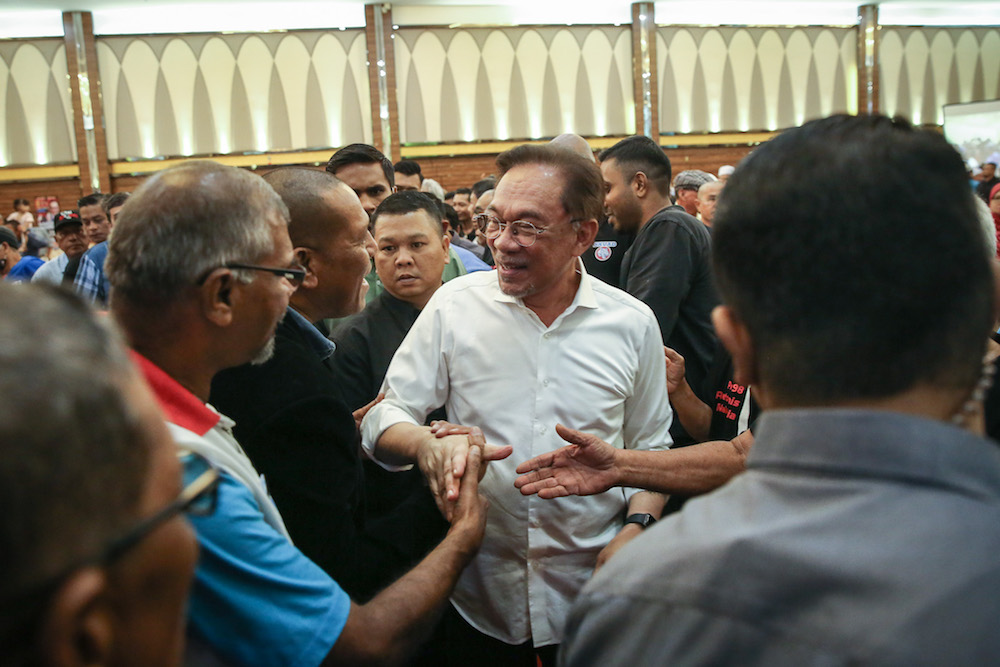 PKR president Datuk Seri Anwar Ibrahim is greeted by his supporters during the 2019 Reformist Convention V2.0 in Shah Alam November 24, 2019. u00e2u20acu201d Picture by Yusof Mat Isa