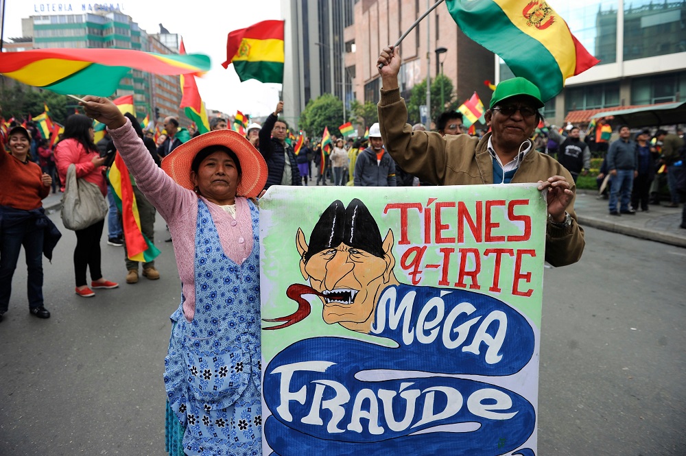 莫拉莱斯宣布辞职总统一职后，玻利维亚民众上街庆祝。-法新社-