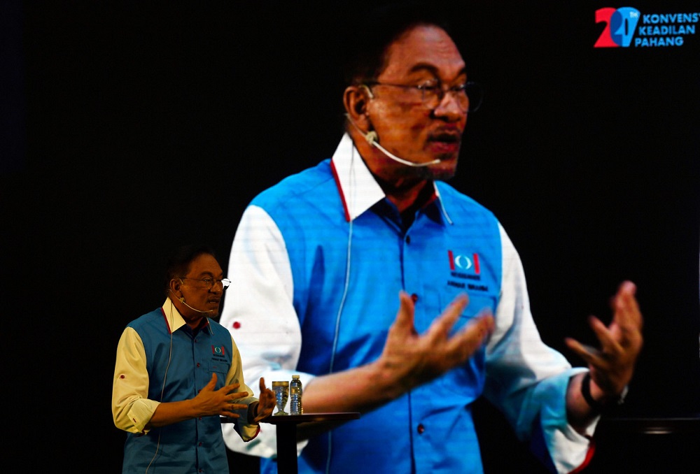 PKR president Datuk Seri Anwar speaks at the Pahang PKR convention at Dewan Datou00e2u20acu2122 Zaharuddin Abu Kassim in Kampung Peragap, Kerdau November 8, 2019. u00e2u20acu201d Bernama pic