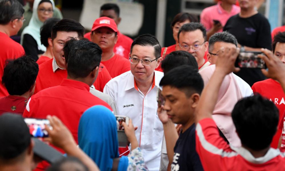 Finance Minister Lim Guan Eng greets visitors at a kopitiam session near the Kukup International Ferry Terminal near Pontian, Johor, November 9, 2019. u00e2u20acu201d Bernama pic 