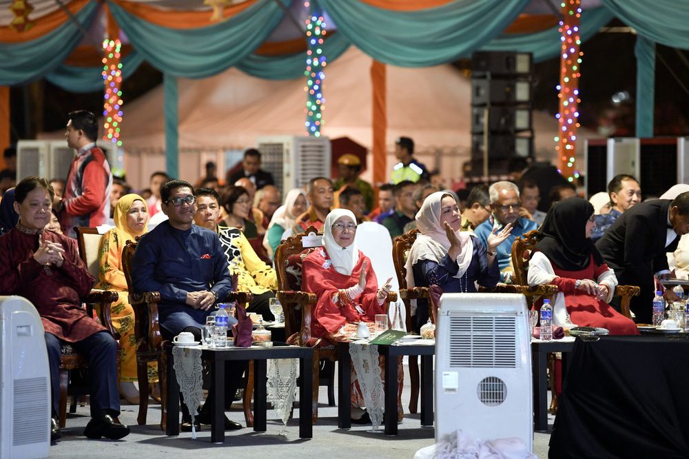 Deputy Prime Minister Dr Wan Azizah Wan Ismail (centre) watching a special presentation during the 2019 Deepavali Malaysia Open House at the Ipoh City Council Square, November 16, 2019. u00e2u20acu201d Bernama pic