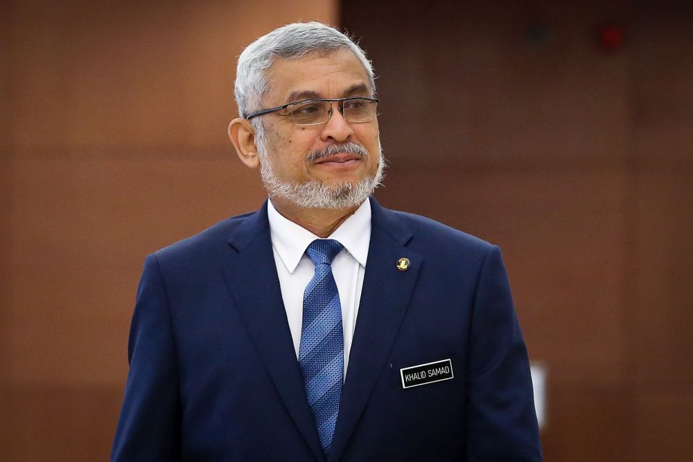 Federal Territories Minister Khalid Abdul Samad is pictured at Parliament in Kuala Lumpur November 28, 2019. u00e2u20acu201d Picture by Yusof Mat Isa