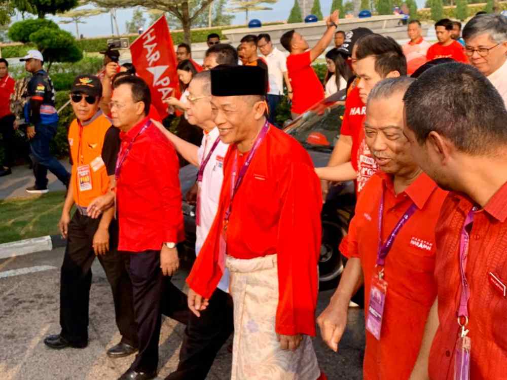 Pakatan Harapanu00e2u20acu2122s (PH) candidate Karmaine Sardini (centre) and the ruling coalitionu00e2u20acu2122s supporters making their way to the nomination centre at the Dewan Jubli Intan in Pontian November 2, 2019. u00e2u20acu201d Picture by Ben Tan