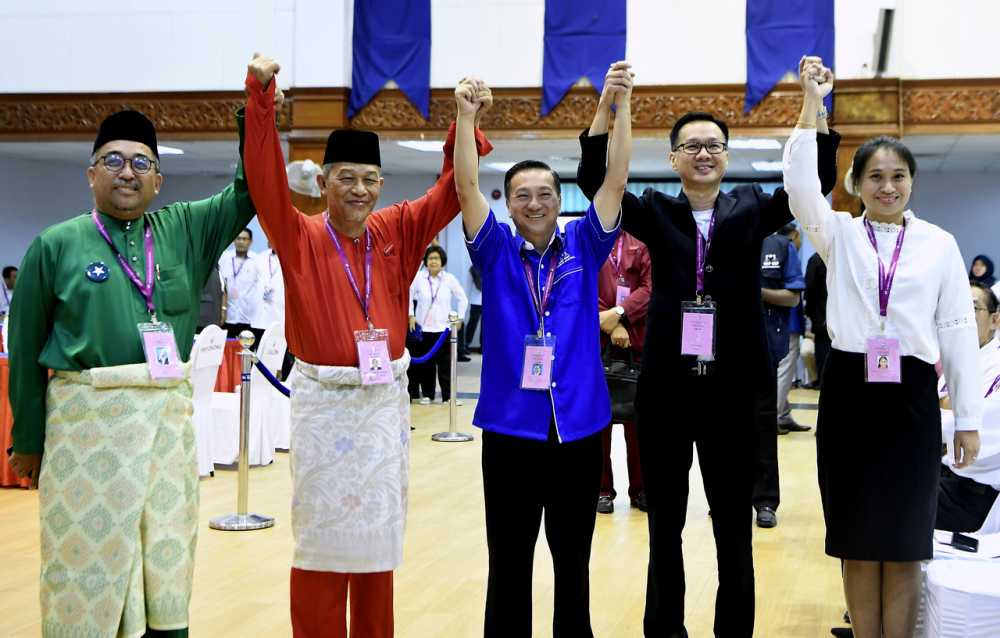 Candidates for the Tanjung Piai by-election pose for a group picture at the nomination centre in Dewan Jubli Intan Sultan Ibrahim in Pontian today. u00e2u20acu201d Bernama pic