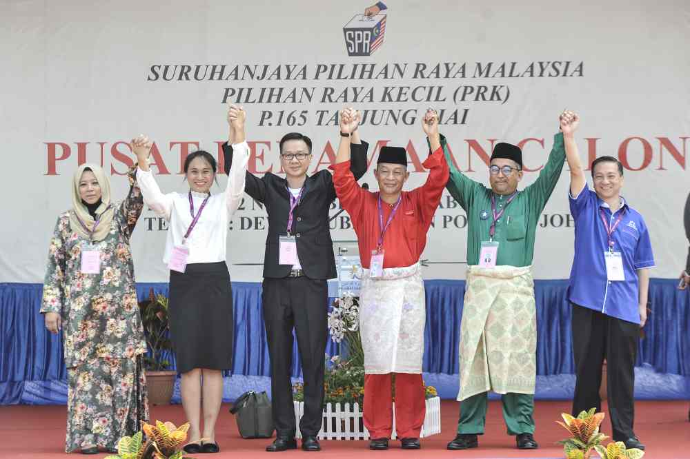 Candidates for the Tanjung Piai by-election pose for a group picture at the nomination centre in Dewan Jubli Intan Sultan Ibrahim in Pontian today. u00e2u20acu201d Picture by Shafwan Zaidon