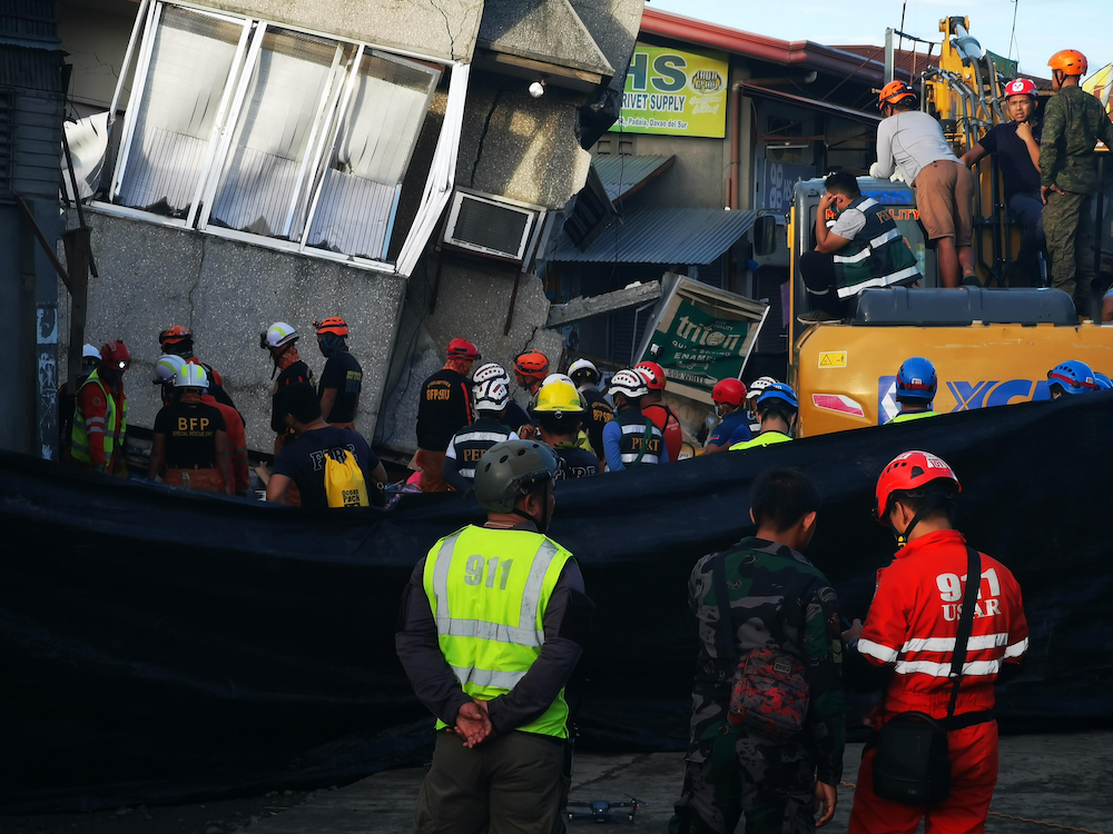 Rescuers search for survivors of a collapsed building after a 6.8-magnitude earthquake struck Padada town, Davao del Sur province in the southern island of Mindanao, Philippines December 16, 2019. u00e2u20acu201d AFP pic