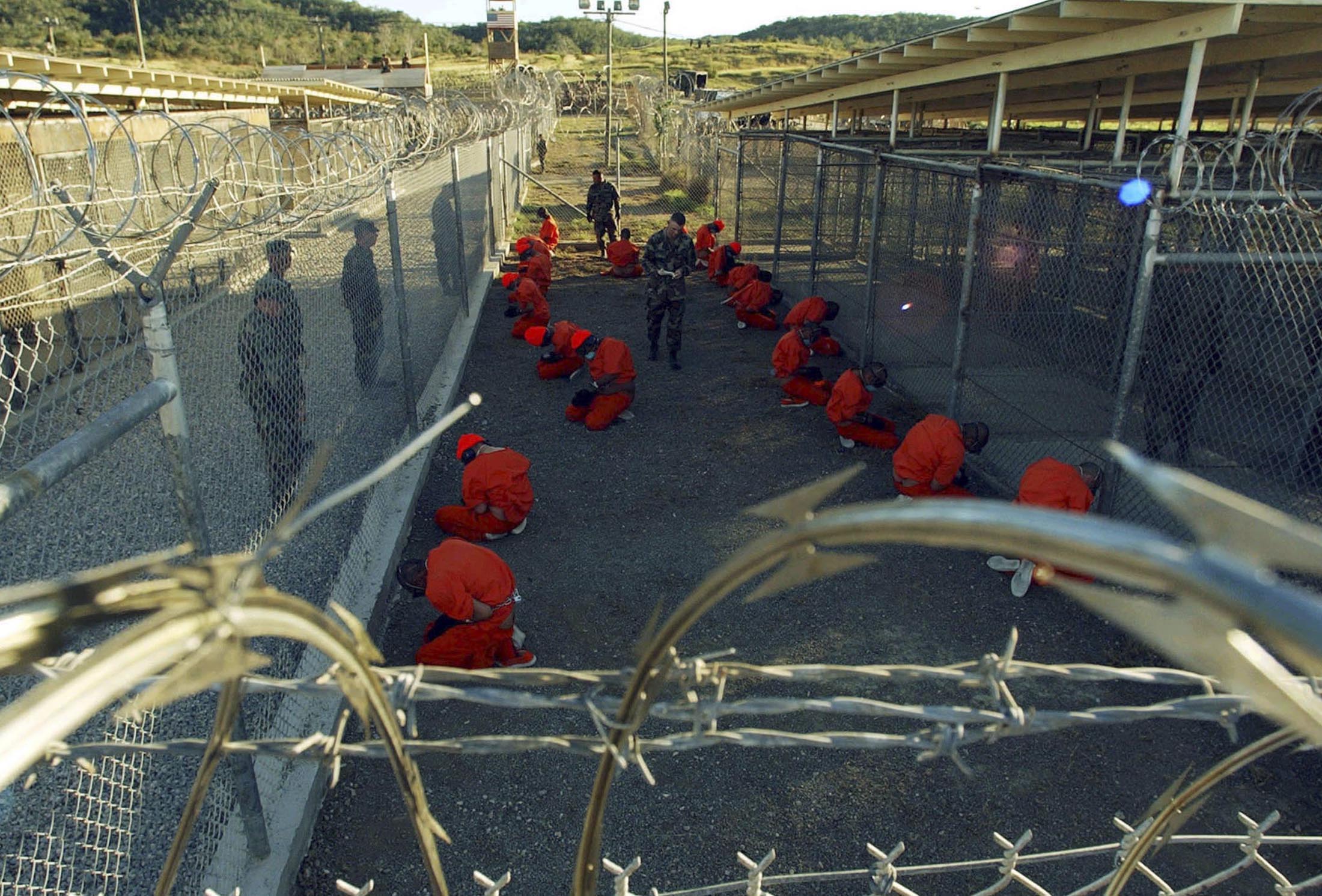 关塔那摩监狱是一美国军方于2002年时在古巴关塔那摩湾海军基地所设置的军事监狱。-路透社-