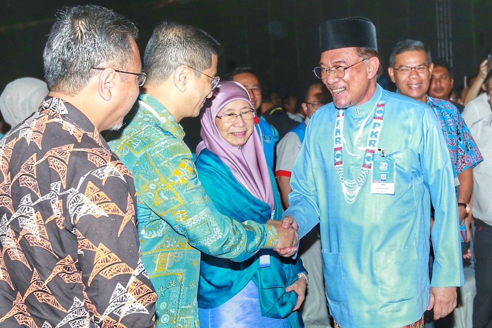 PKR president Datuk Seri Anwar Ibrahim shakes hand with his deputy president Datuk Seri Azmin Ali during the PKR National Congress in Melaka December 7, 2019. u00e2u20acu201d Picture by Ahmad Zamzahuri