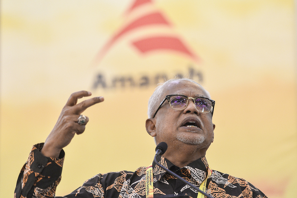 Datuk Mahfuz Omar speaks during the Amanah National Convention in Shah Alam December 8, 2019. u00e2u20acu201d Picture by Miera Zulyana