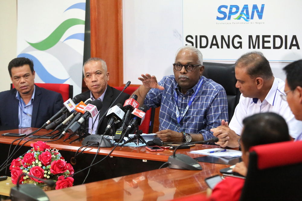 SPAN chairman Charles Santiago speaks during a press conference on the closure of the Sungai Semenyih water treatment plant in Cyberjaya December 23, 2019. u00e2u20acu201d Picture by Choo Choy May
