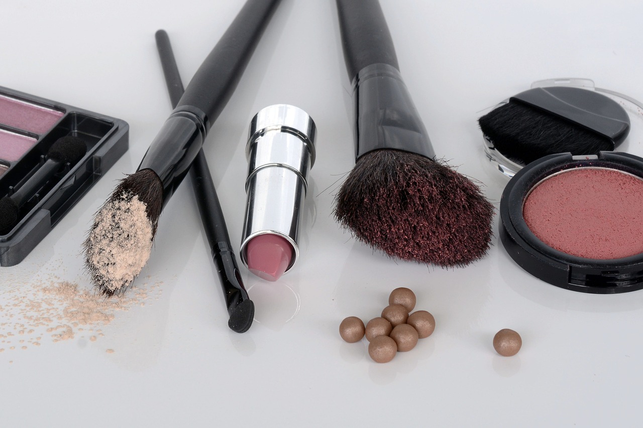送化妆品给朋友，需要考虑的因素很多，比如对方的肤质等等，有可能送的化妆品并不适合对方。-图取自Pixabay-