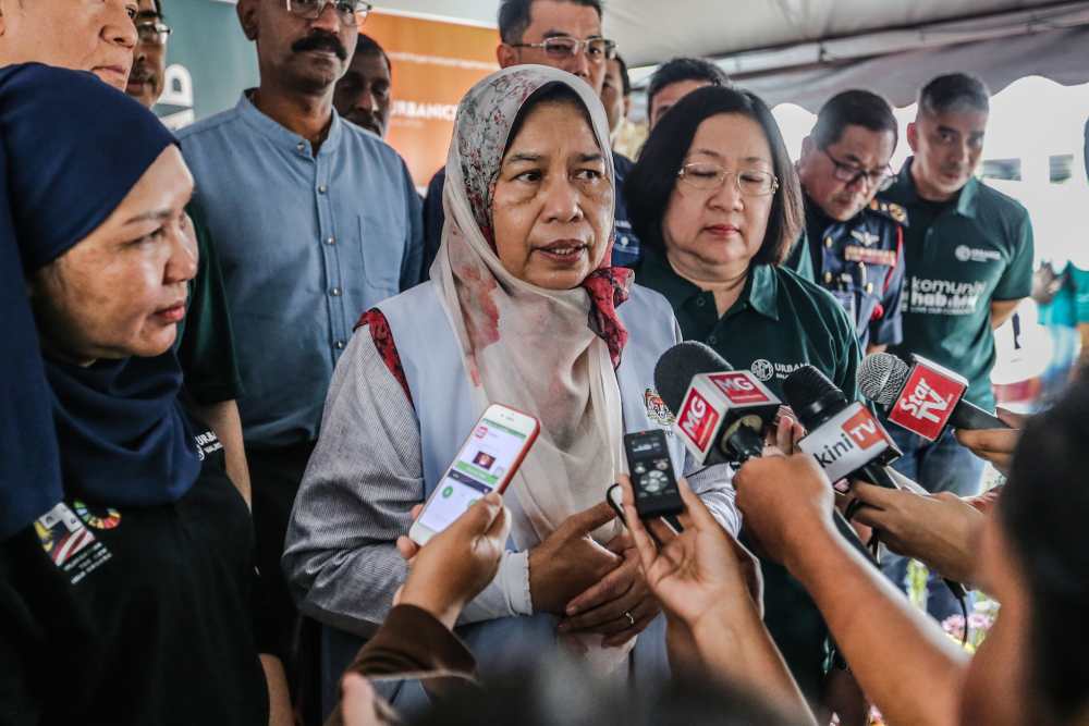 Housing and Local Government Minister Zuraida Kamaruddin speaks at the Community hub project event in Ampang December 14, 2019. u00e2u20acu2022 Picture by Firdaus Latif