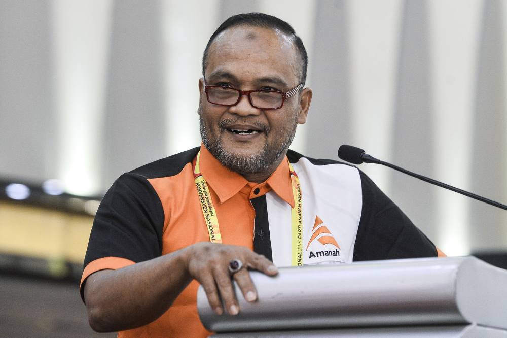 Sarawak Amanah deputy chairman Andri Zulkarnaen speaks during the 2019 Amanah Convention in Shah Alam December 7, 2019. u00e2u20acu2022 Picture by Miera Zulyana