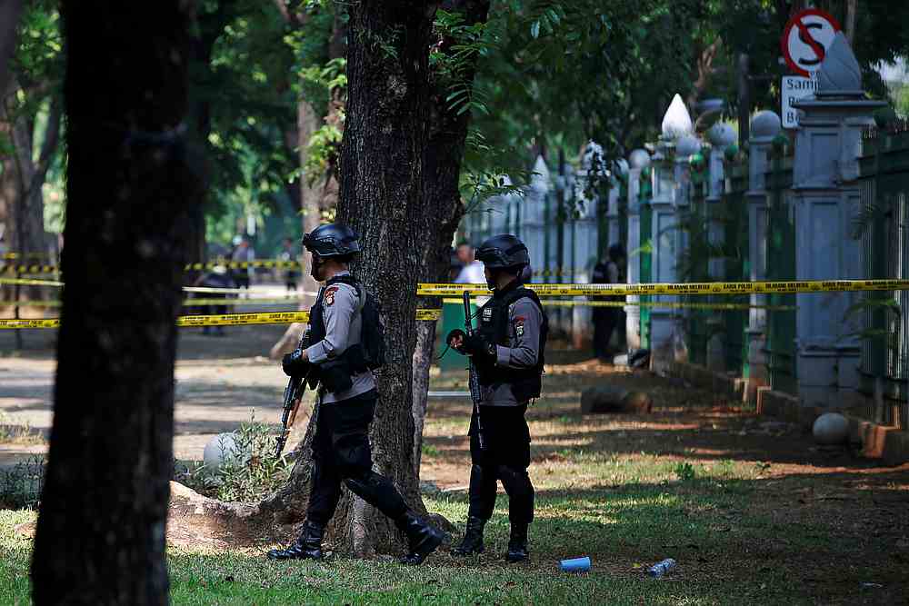 Armed police officers stand guard following a blast at National Monument (Monas) complex in Jakarta, Indonesia December 3, 2019. u00e2u20acu201d Reuters pic