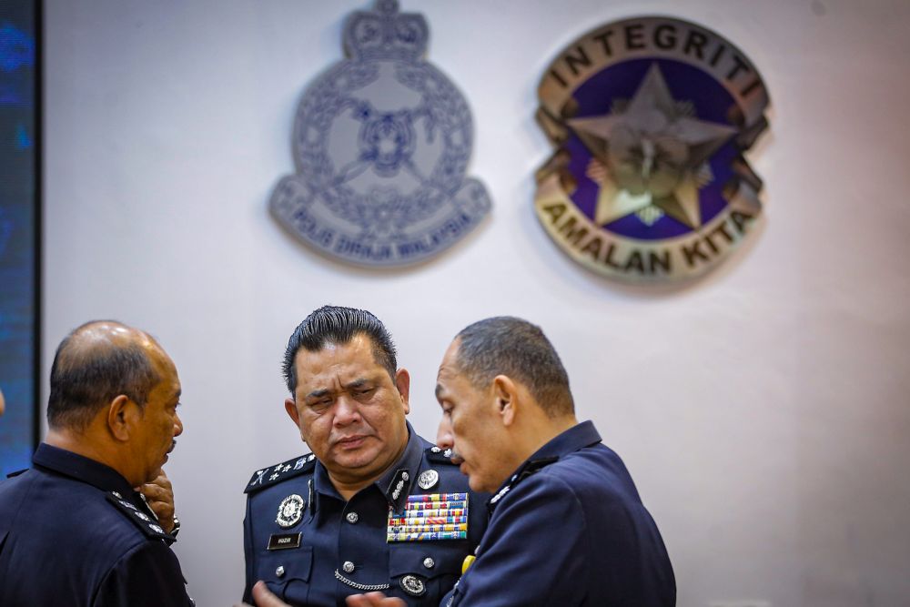 Federal Criminal Investigations Department director Datuk Huzir Mohamed (centre) is pictured at the Selangor police headquarters December 16, 2019. u00e2u20acu201d Picture by Hari Anggara
