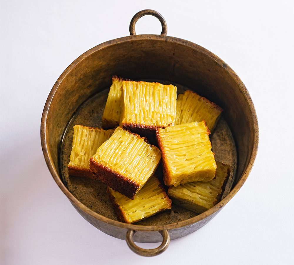  陈耀威花了好几年的时间才研究出印尼黄金糕（Kueh Cucur）的食谱。