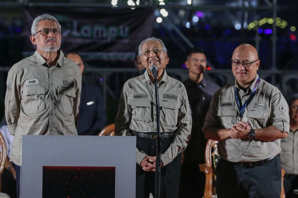 Prime Minister Tun Dr Mahathir Mohamad (centre) officiates the launch of Putrajayau00e2u20acu2122s silver jubilee to mark the 25th anniversary of its establishment on December 31, 2019. u00e2u20acu201d Picture by Yusof Mat Isa 