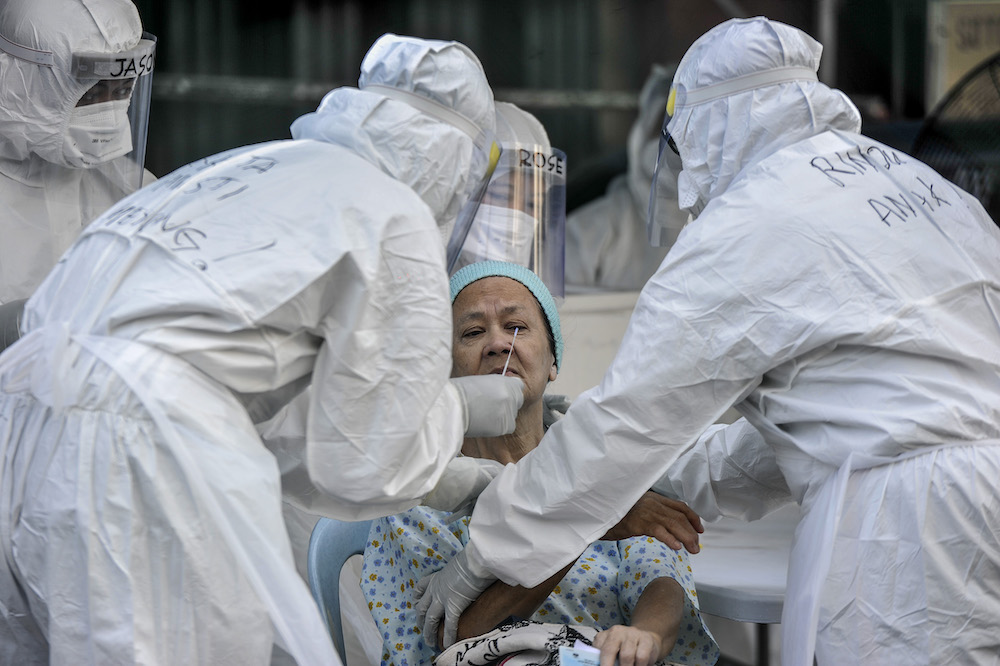 Health workers testing members of the public for Covid-19 at Flat PKNS Kampung Baharu in Kuala Lumpur April 12, 2020. u00e2u20acu201d Picture by Shafwan Zaidon