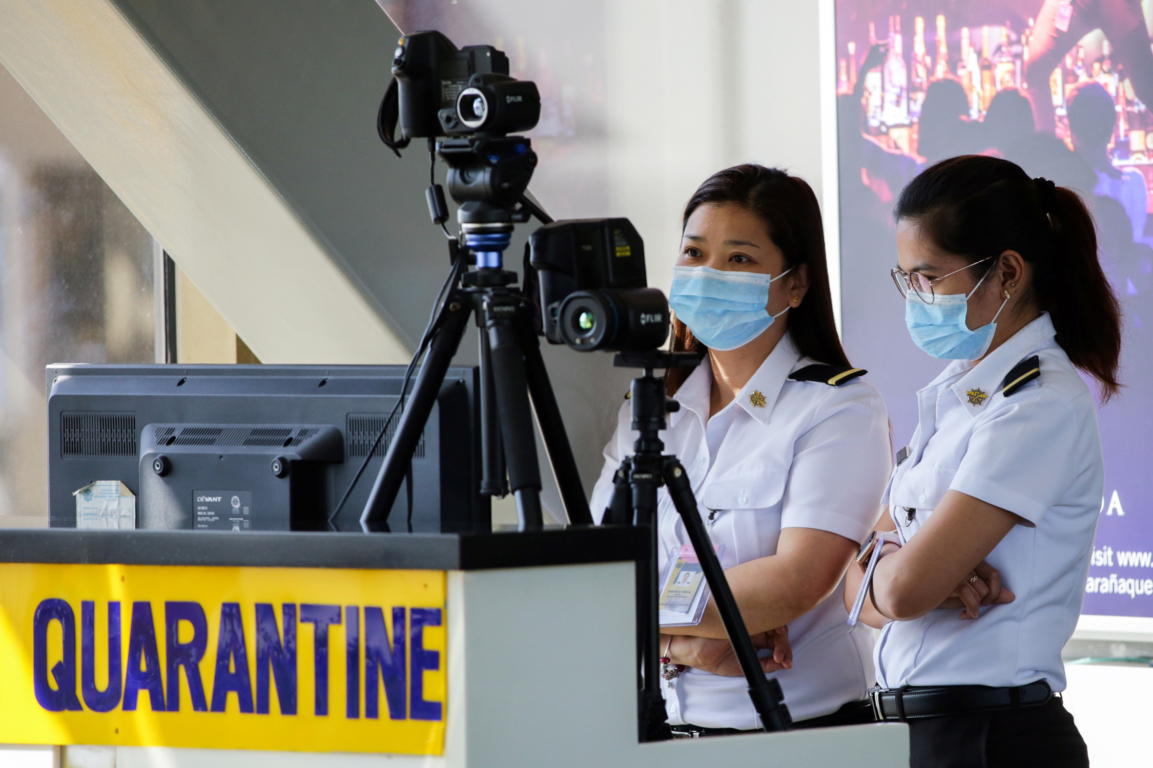 菲律宾当局在机场加强检测旅客健康情况，并决定无限期停飞来往武汉的航班。-路透社-
