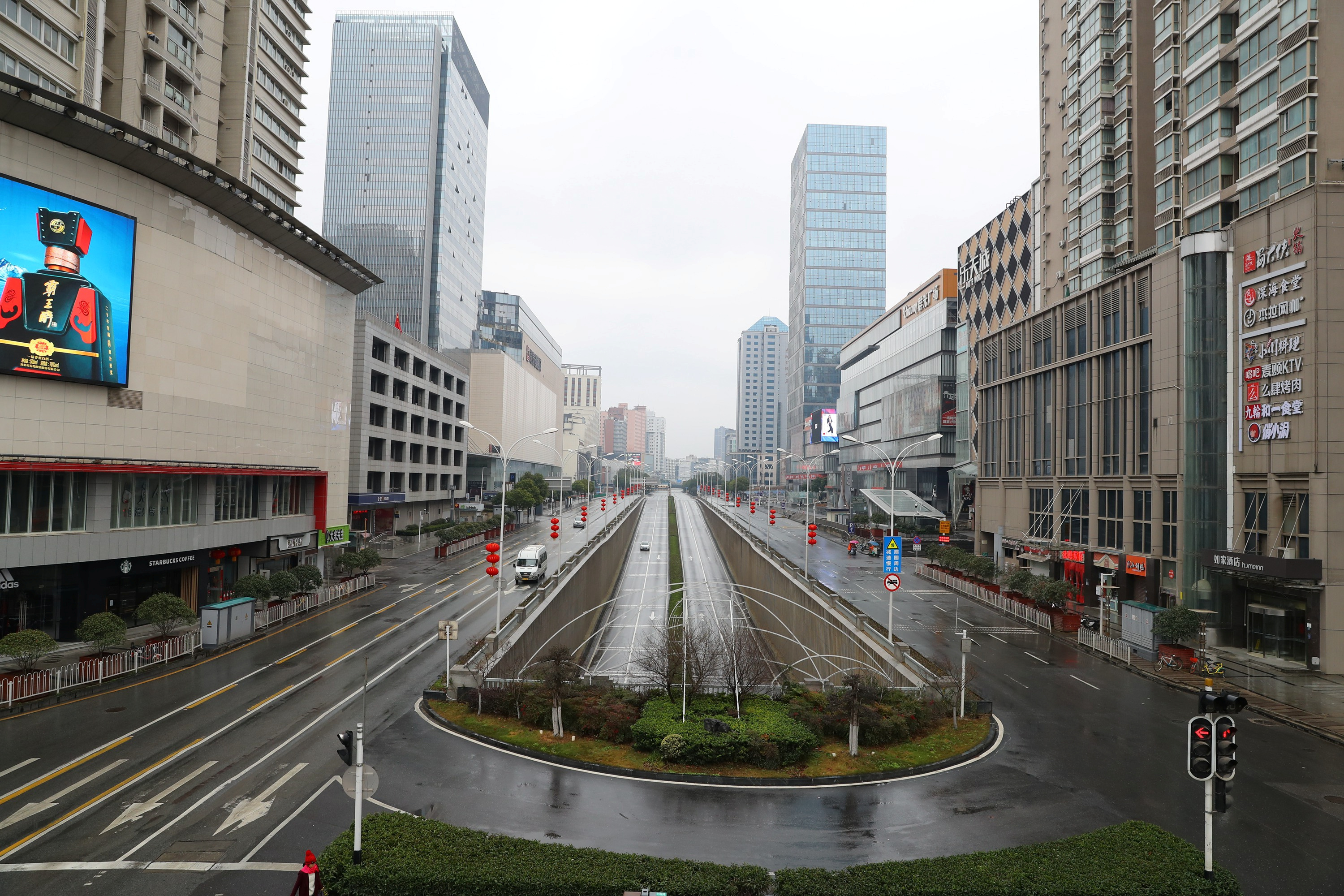 Street view after Wuhan government announced to ban non-essential vehicles in downtown area to contain coronavirus outbreak, on the second day of the Chinese Lunar New Year, in Wuhan January 26, 2020. u00e2u20acu201d cnsphoto via Reuters