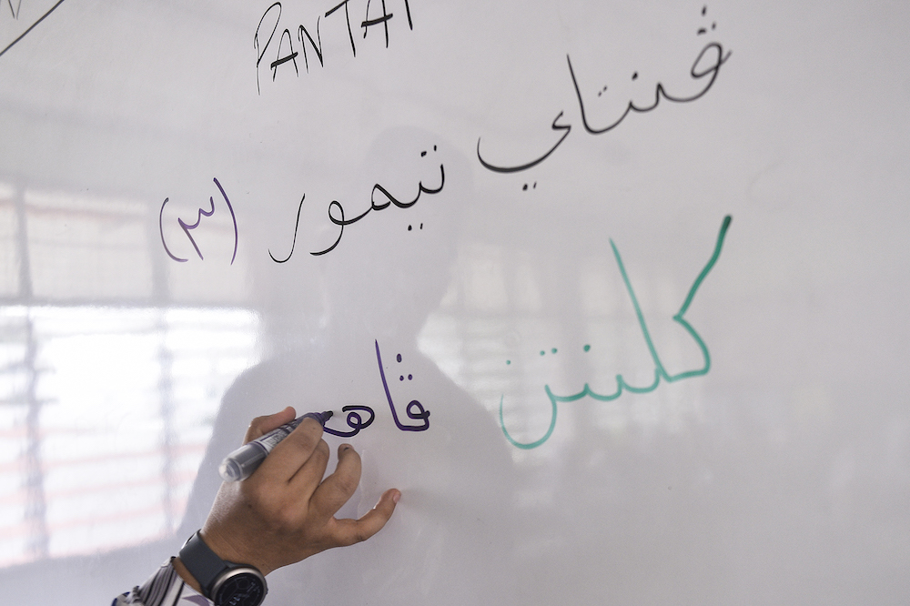 Students learn jawi on their first day of school at SK Seksyen 16 in Shah Alam January 2, 2020. u00e2u20acu201d Picture by Miera Zulyana