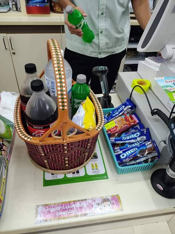 带着竹编篮子去购物也好像很时尚！-图摘自脸书 ROV ไหมละ-