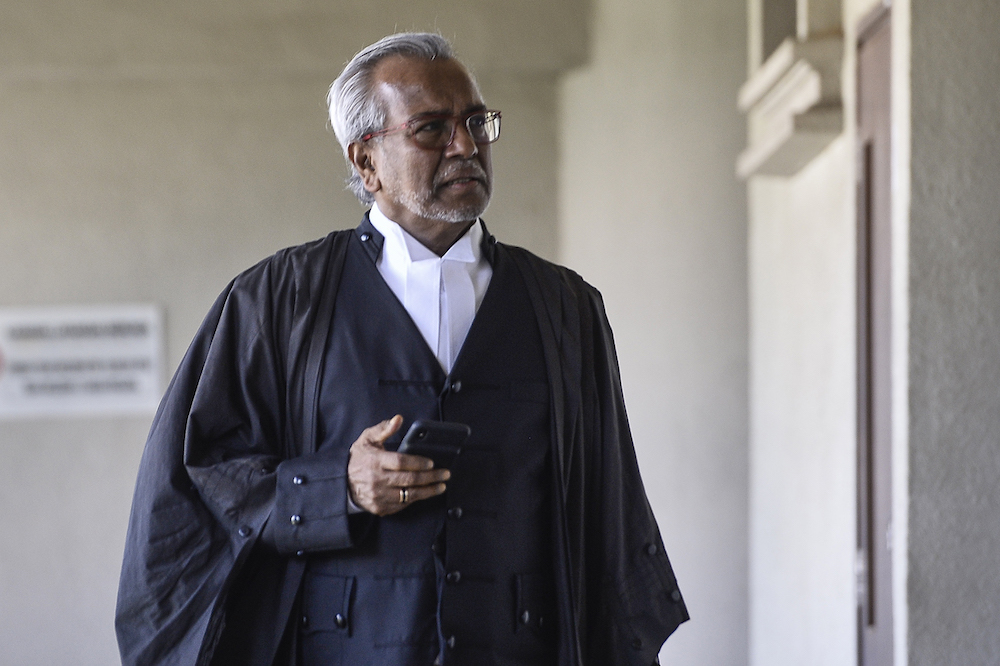 Defence lawyer Tan Sri Muhammad Shafee Abdullah arrives for Datuk Seri Najib Razaku00e2u20acu2122s SRC trial at the Kuala Lumpur High Court January 6, 2020. u00e2u20acu201d Picture by Miera Zulyana