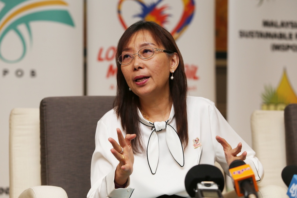 Primary Industries Minister Teresa Kok answers questions during a press conference after launching the Palm Oil Economic Review and Outlook Seminar 2020 in Kuala Lumpur January 16, 2020. u00e2u20acu201d Picture by Choo Choy May