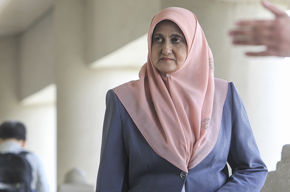 Former audit performance director, Saadatul Nafisah Bashir Ahmad, arrives at the Kuala Lumpur High Court January 16, 2020. u00e2u20acu201d Picture by Miera Zulyana