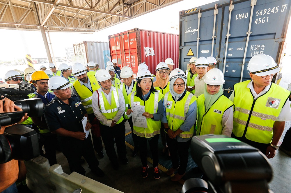 Minister of Energy, Science, Technology, Environment and Climate Change Yeoh Bee Yin (centre) during a site visit to the North Butterworth Container Terminal in Penang January 20, 2020. u00e2u20acu201d Picture by Sayuti Zainudin