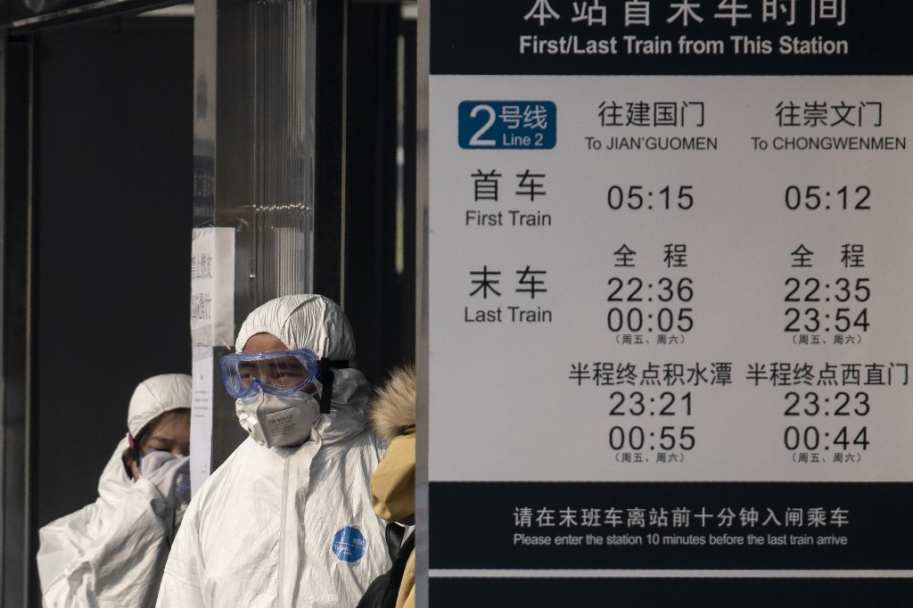 Security personnel wearing protective clothing to help stop the spread of a deadly virus which began in Wuhan, stand at a subway station in Beijing on January 26, 2020. u00e2u20acu201d AFP picnn