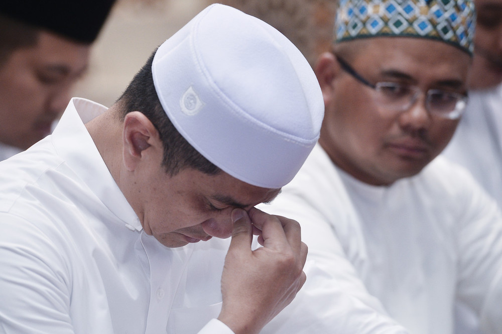 Economic Affairs Minister Datuk Seri Azmin Ali attends a u00e2u20acu02dcdoa selamatu00e2u20acu2122 at Masjid Jamek Al Amaniah in Batu Caves January 11, 2020. u00e2u20acu201d Bernama pic