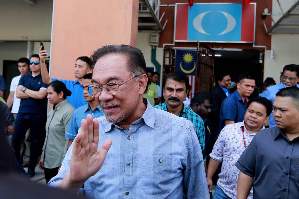PKR president Datuk Seri Anwar Ibrahim leaves after the Central Leadership Council meeting at the partyu00e2u20acu2122s headquarters in Petaling Jaya January 18, 2020. u00e2u20acu2022 Picture by Ahmad Zamzahuri