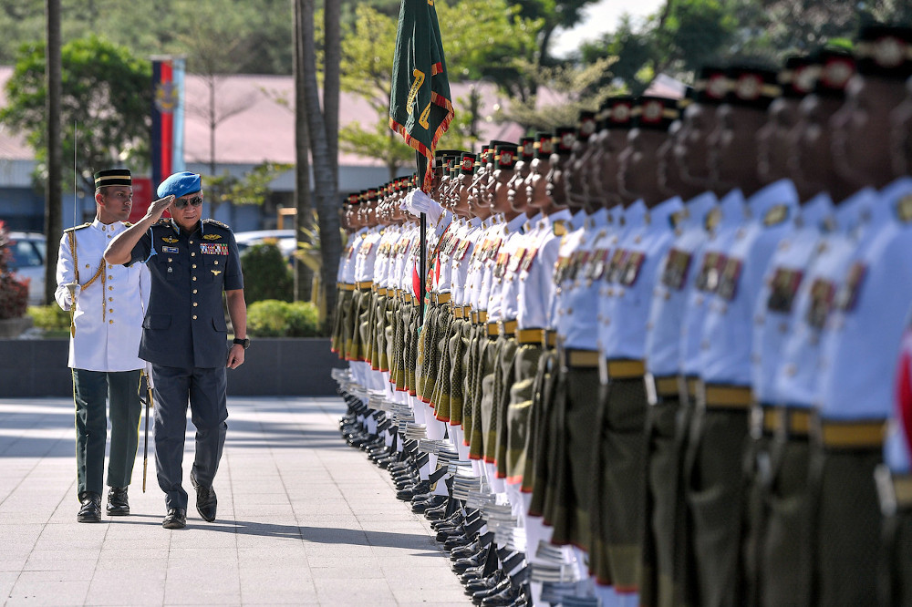 Chief of Defence Force Gen Tan Sri Affendi Buang inspects troops at Wisma Pertahanan, Kuala Lumpur January 7, 2020. u00e2u20acu201d Bernama pic
