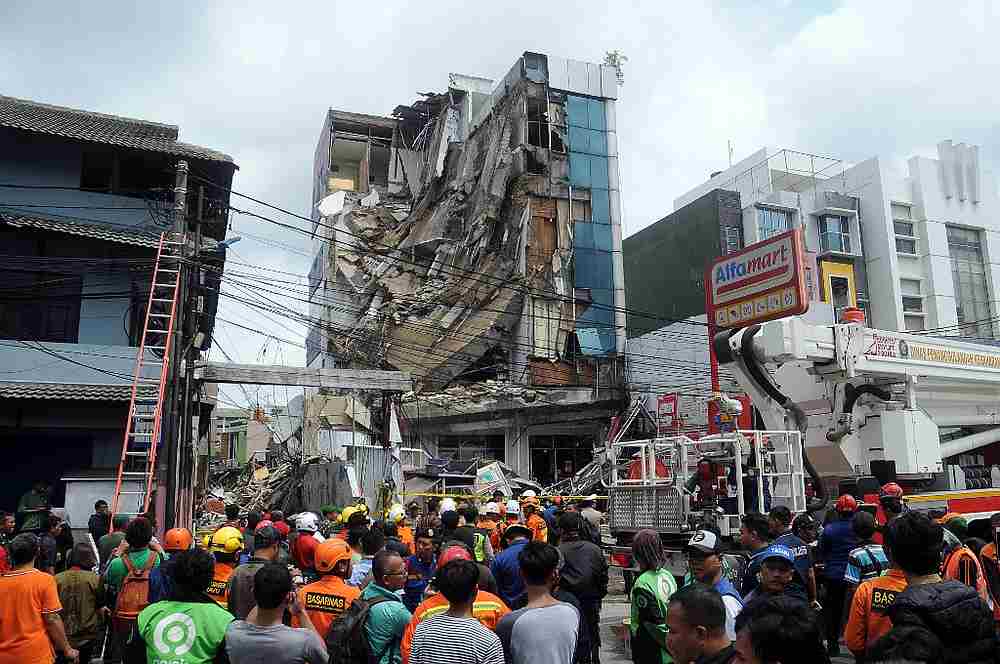 A crowd gathers to watch rescuers near a five-storey building after part of the structure collapsed in Jakarta January 6, 2020.  u00e2u20acu201d AFP pic