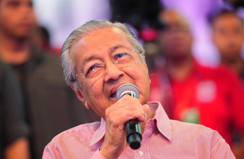 Tun Dr Mahathir Mohamad says more people from the rural areas should venture into business in order to bridge the income gap between the rural and urban communities. u00e2u20acu2022 Bernama pic