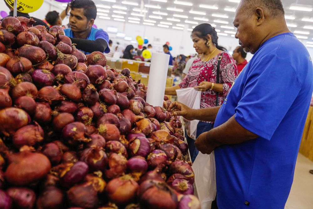 People shop for onions at TF Value-Mart in Balik Pulau January 9, 2020. u00e2u20acu201d Picture by Sayuti Zainudinnn