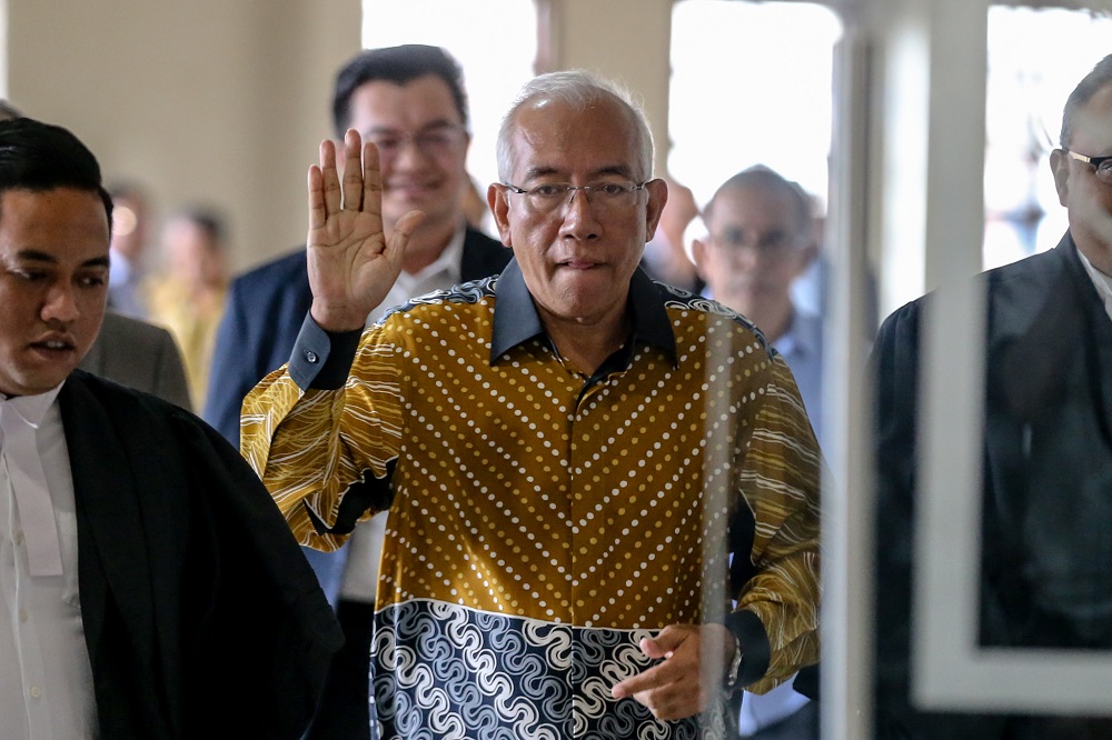 Datuk Seri Mahdzir Khalid arrives at the Kuala Lumpur High Court February 10, 2020. u00e2u20acu201d Picture by Firdaus Latif