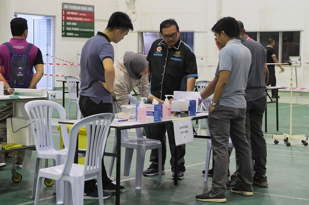 Medical personnel are seen stationed at the Air Disaster Unit in of the Kuala Lumpur International Airport in Sepang February 4, 2020. u00e2u20acu201d Bernama pic