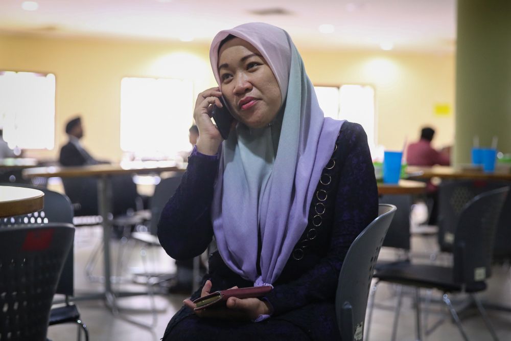 Journalist Wan Noor Hayati Wan Alias is pictured at the Kuala Lumpur High Court February 5, 2020. u00e2u20acu201d Picture by Yusof Mat Isa